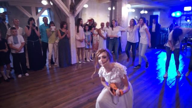 Танцювальний сюрприз для нареченого / Dance surprise for the groom / Chasiky Wedding смотреть онлайн
