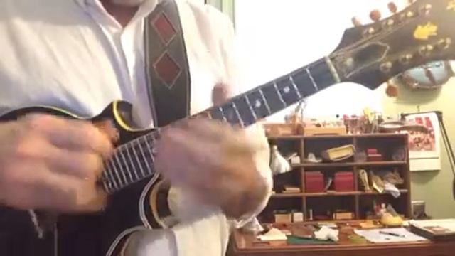 Paul Newman’s 1961 Gibson EM200 Electric Florentine Mandolin смотреть онлайн