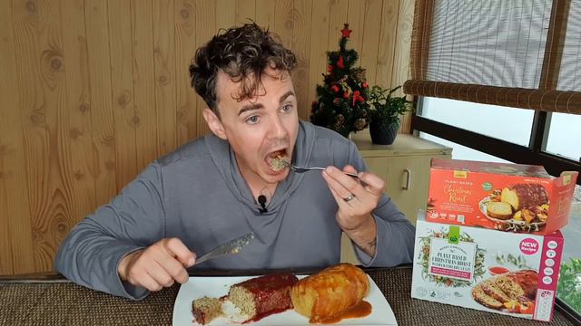 WHICH VEGAN ROAST IS BEST? Woolworths Vs Coles Plant Based Christmas Roast смотреть онлайн