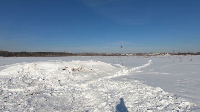 Илья на низкой высоте (началось в деревне утро) (GH010083)