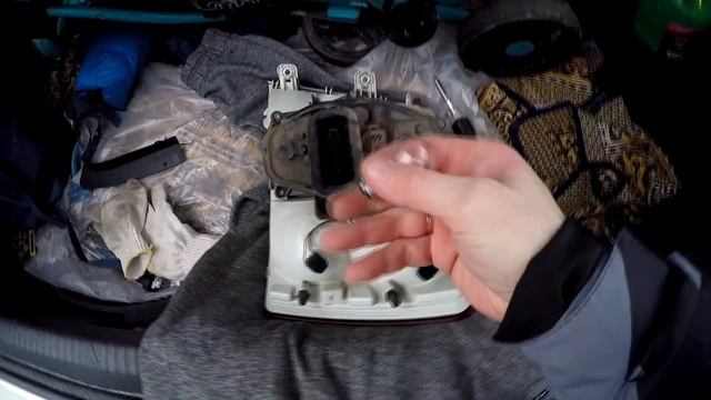 Skoda Octavia A7 как снять заднюю фару. Замена лампы в заднем Фонаре. смотреть онлайн