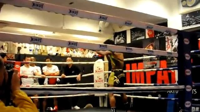 Тренировка Buakaw. Бой с тенью в исполнении Buakaw. смотреть онлайн