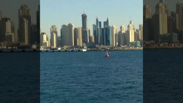 Palm Jumeirah Island / Driving in the Palm Jumeirah Dubai, UAE смотреть онлайн