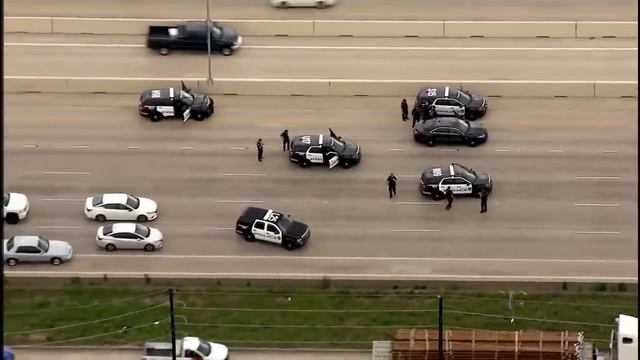 Police chase ends with surrender before car goes in flames смотреть онлайн