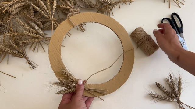 Autumn Wreath Farmhouse Style / Венок из сухоцветов колосков / Wreath Simple Diy