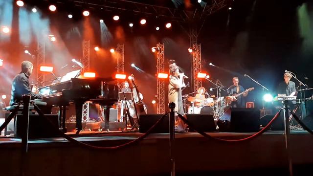 נטע אלקיים - "כינרת שלי" / רחל המשוררת. פסטיבל שירי משוררים יפו 4/10/19 Neta Elkayam смотреть онлайн