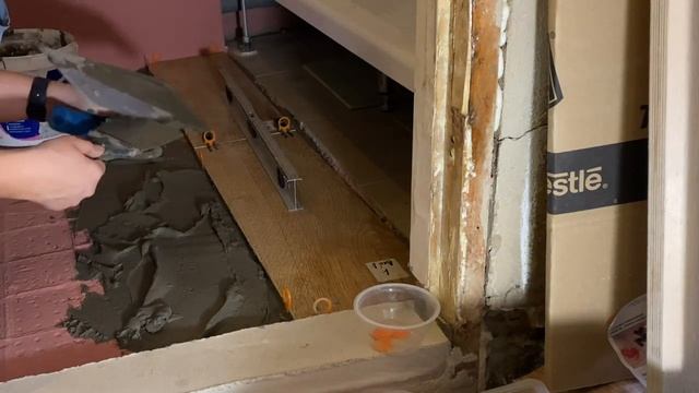 Это АД! Укладываю керамогранит на пол в ванной Хрущевки - Мой горький опыт смотреть онлайн