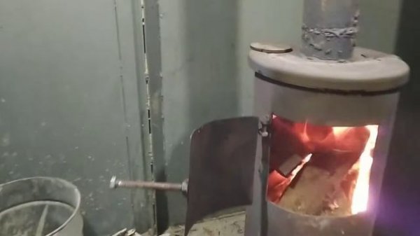 Почему буржуйка дымит, ответ очевиден ,нужно разбирать, и чистить дымоход