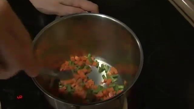 Кус-кус -- идеальное блюдо для женщин за 40. Видеорецепт