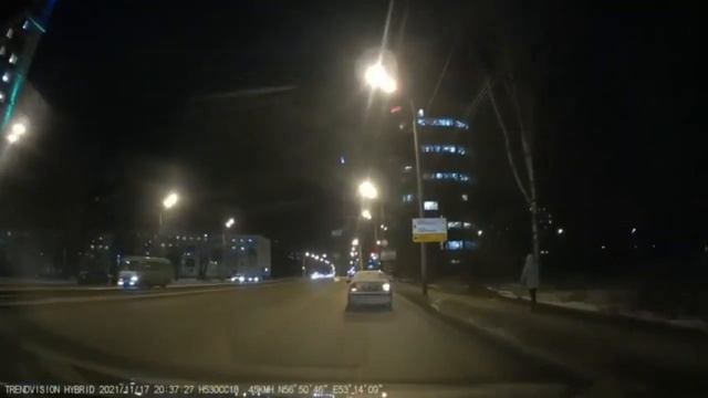 Падающий на Землю метеороид смотреть онлайн