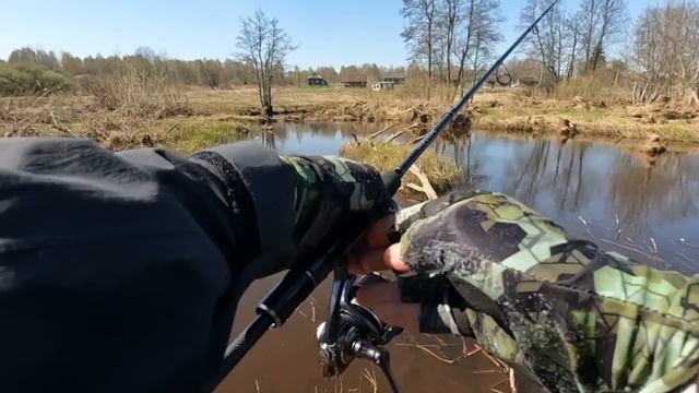 СЕЗОН по ЩУКЕ открыт! Ловля ЩУКИ после нереста на МАЛОЙ РЕКЕ! Рыбалка на СПИННИНГ весной! смотреть онлайн