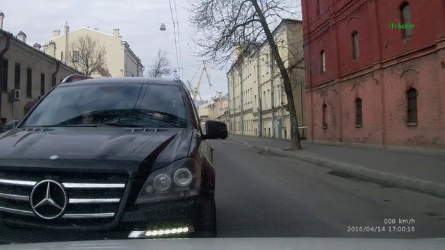 Зачем стоять в пробке, когда можно и по встречке смотреть онлайн