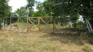 Въездная группа на участок за 7000 р. своими руками. Ворота и забор из бревен, досок и сетки!