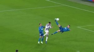 Фантастический гол через себя Криштиану Роналдо