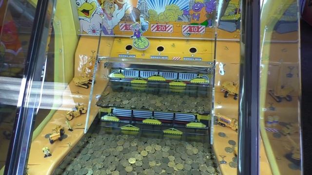 BOULDER'S DOZER'S at Chuck E. Cheese's - Coin Pusher смотреть онлайн