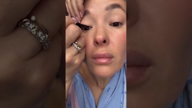 Стрелка на нависшем веке смотреть онлайн