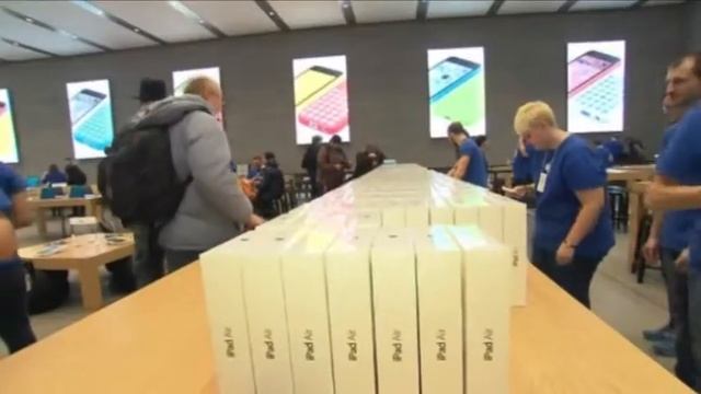 Пока хватает всем - Apple начала продажи нового тонкого IPad Air
