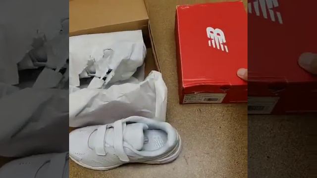 Белоснежные New Balance для взрослого и ребенка: распаковка из США №91 | Shopoglot смотреть онлайн