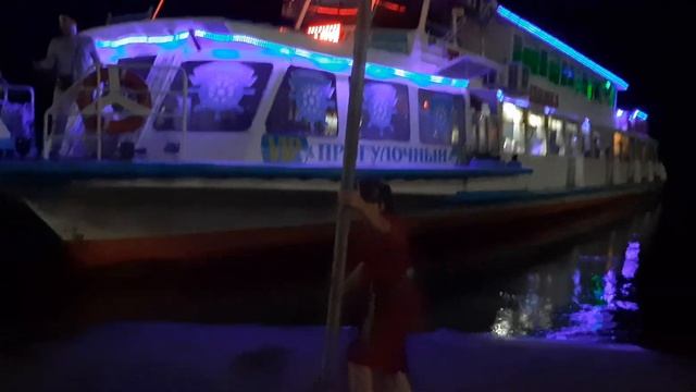 Хабаровск 2023. Перед прогулкой на теплоходе. Евангелина танцует. смотреть онлайн