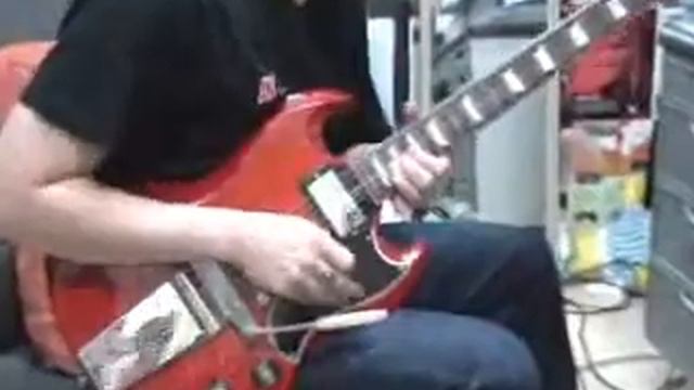 CHATREEO PLAYS GIBSON SG смотреть онлайн