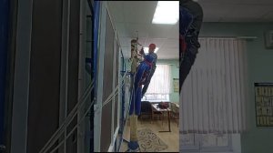 СПУСК ПОСТРАДАВШЕГО С ОПОРЫ ВЛ-10 кВ С ПРИМИНЕНИЕМ СТРАХОВОЧНОЙ ПРИВЯЗИ ОДНИМ ЧЕЛОВЕКОМ.