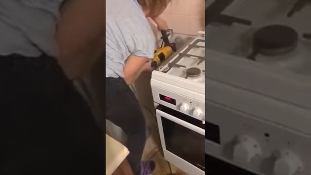 Учимся работать перфоратором смотреть онлайн