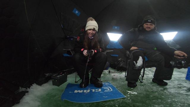 Searching for my Girlfriend’s first WALLEYE (Ice Fishing in Canada) смотреть онлайн