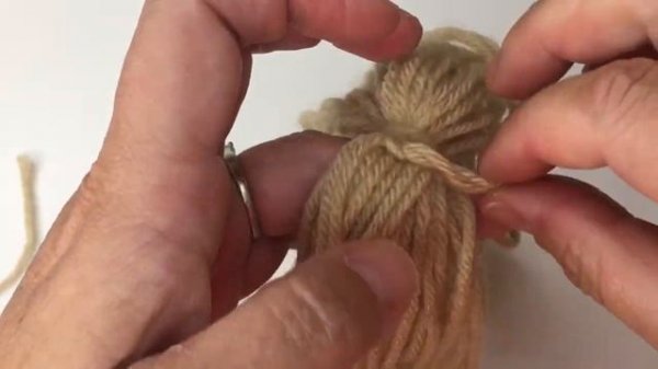 № 45 Как сделать кисточку из пряжи / Мастер-класс / How to Make a Yarn Tassel