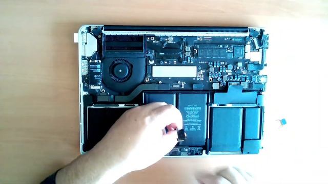 MacBook Pro Retina A1502 Nasıl sökülür. Klavye Flex değişimi nasıl yapılır. Macbook Pro not power o смотреть онлайн