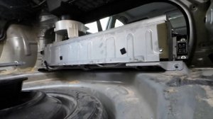 Восстановление мертвой Toyota Camry 40 часть 2: Разбор салона и изъятие неисправной батареи.