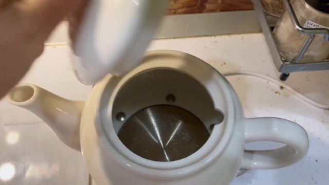 Обзор чайника Kitfort KT-691-2, белый с рисунком после 9 месяцев использования! смотреть онлайн