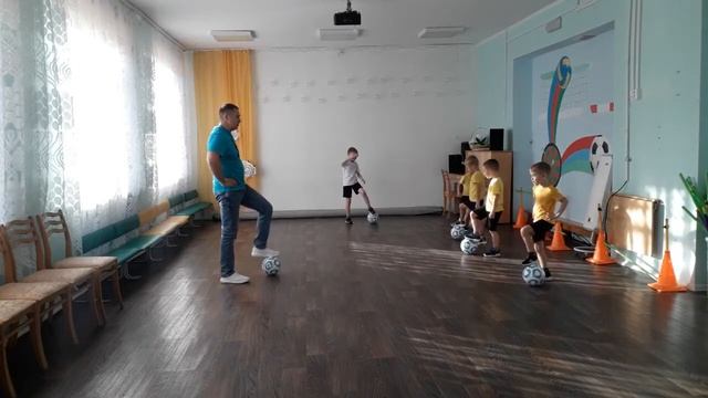 Занятие по футболу с детьми старшей группы, 5-6 лет смотреть онлайн