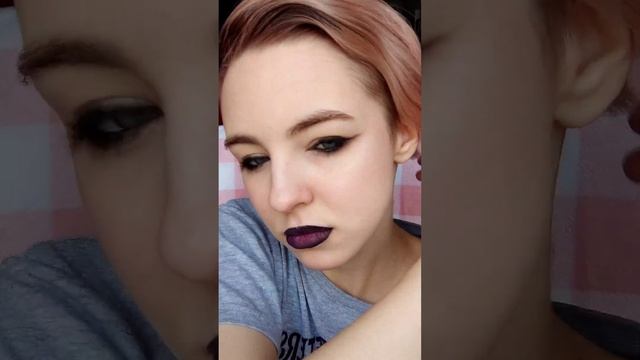 Обзор гелиевого карандаша Vivienne Sabo Liner Virtuose смотреть онлайн