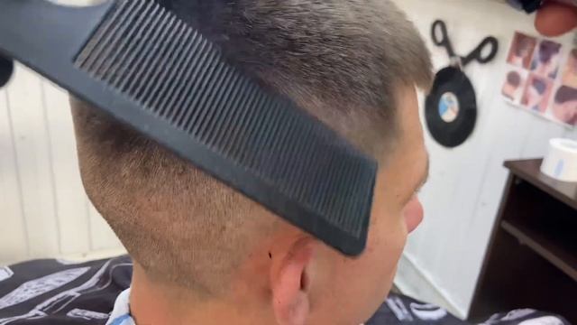 Как выполнить тушевку широкой расчёской и машинки от Wahl смотреть онлайн