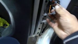 Фльцваген Голф не открывается люк бензобака