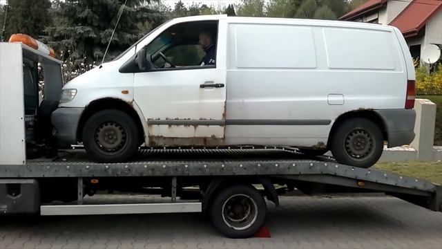 Wjazd auta na lawetę Mercedes Vito Sprinter 416 cdi смотреть онлайн