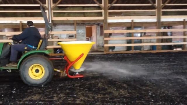 Applying MAG Flake Indoor Arena Dust Control смотреть онлайн