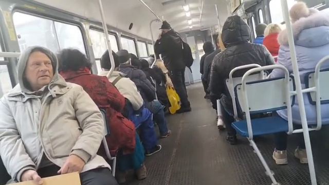 Одесса 2 минут назад! СТРАШНАЯ ПОЕЗДКА 💥 ТРЯСЁТ ВСЕХ В ТРАМВАЕ❗ смотреть онлайн