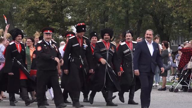 Парад колясок-Шествие колон-Парк Курени. (Видеонарезка.)15 окт 2019г. смотреть онлайн