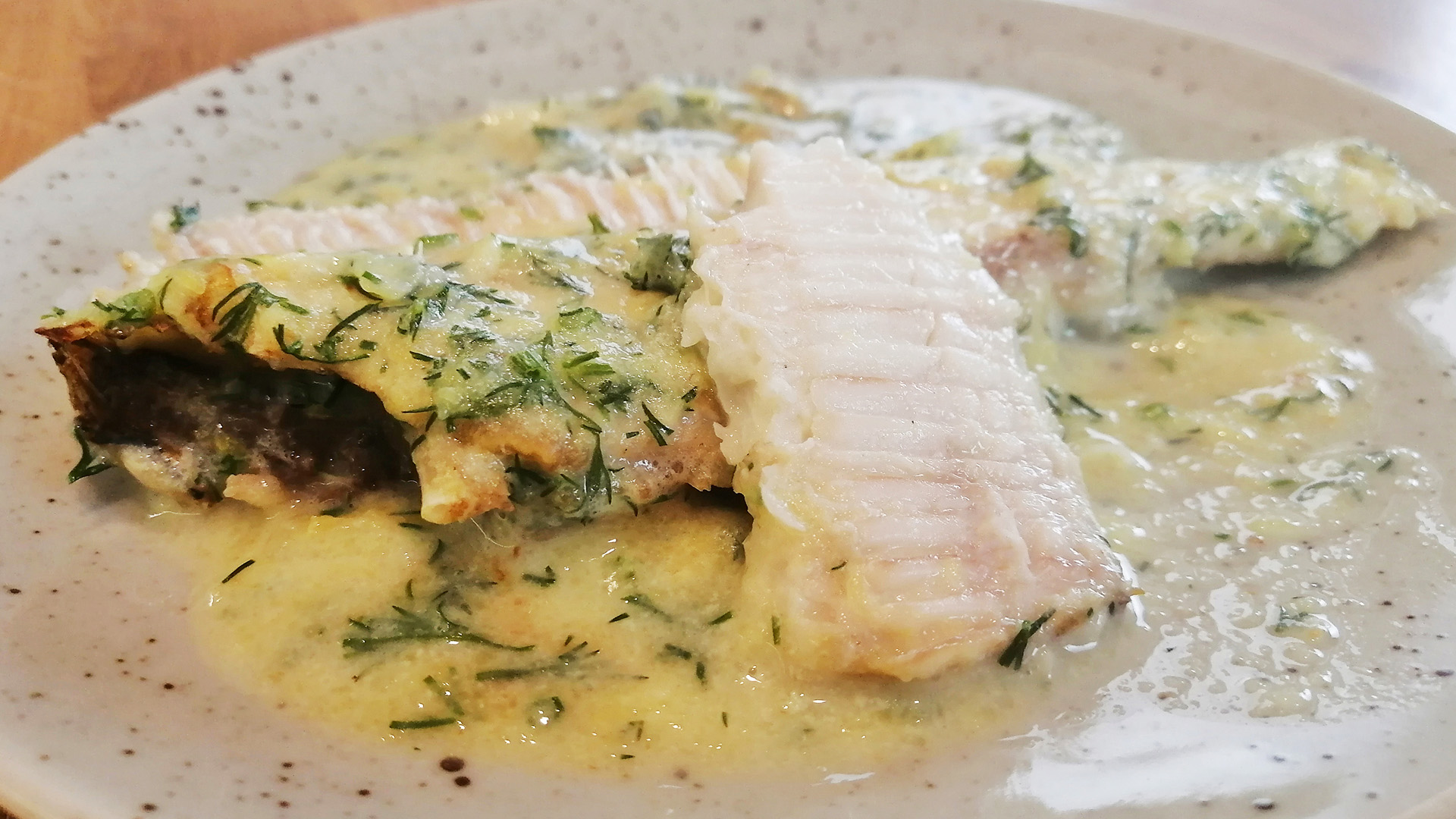 ЧЕРНОМОРСКАЯ КАМБАЛА с картофельным соусом смотреть онлайн