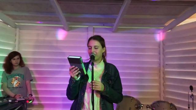 Алёна Александрова - Чтение классиков ( Есенин, Евтушенко, Рождественский) смотреть онлайн