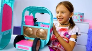 Игры одевалки для девочек – Куклы ЛОЛ готовят вечеринку! Кукольный Домик в видео куклы LOL Surprise