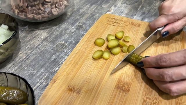 3- Салат с куриных сердечек и соленых огурцов смотреть онлайн