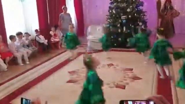 Маленькие Елочки смотреть онлайн