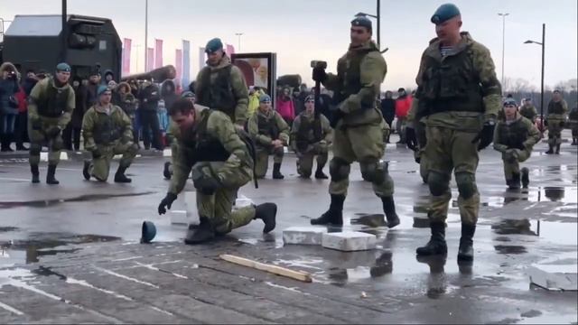 Показательные выступления бойцов 106 ВДД Тула смотреть онлайн