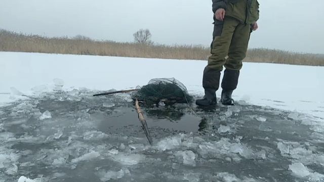 Супер клёв! Проверка фитилей по первому льду 2021-2022 смотреть онлайн