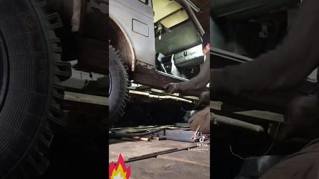 Нива, замена лонджерона на проф трубу, и очень крепкие пороги. смотреть онлайн