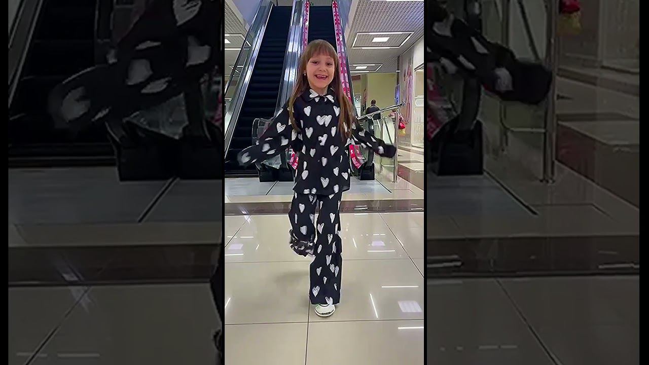 ПИЖАМА С СЕРДЕЧКАМИ АДЕЛИНЫ смотреть онлайн