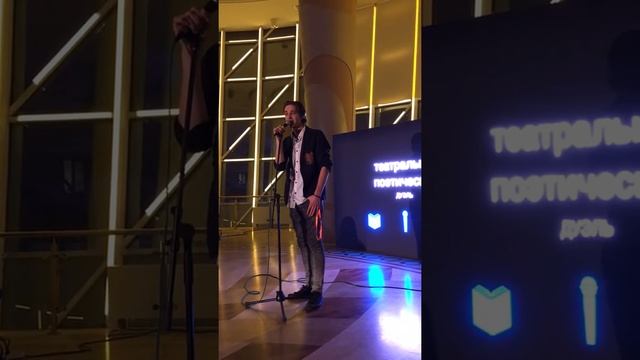 Стихи. В. Маяковский "Облако в штанах" читает Дмитрий Беседа смотреть онлайн