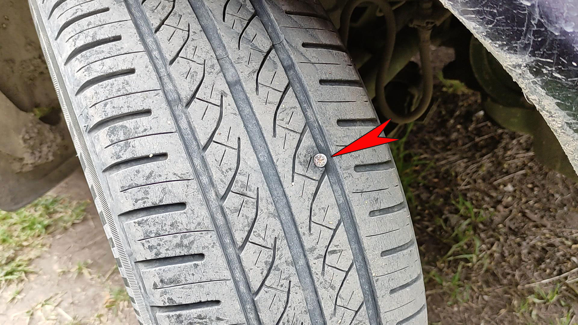 Как заклеить колесо автомобиля 🚗 жгутом в дороге смотреть онлайн